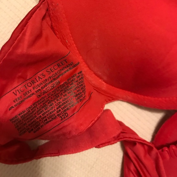 Victoria's Secret push-up bra - Picture 3 of 3